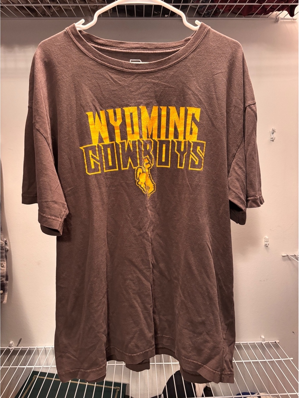 Wyoming Cowboys Brown Graphic T-Shirt Size XL